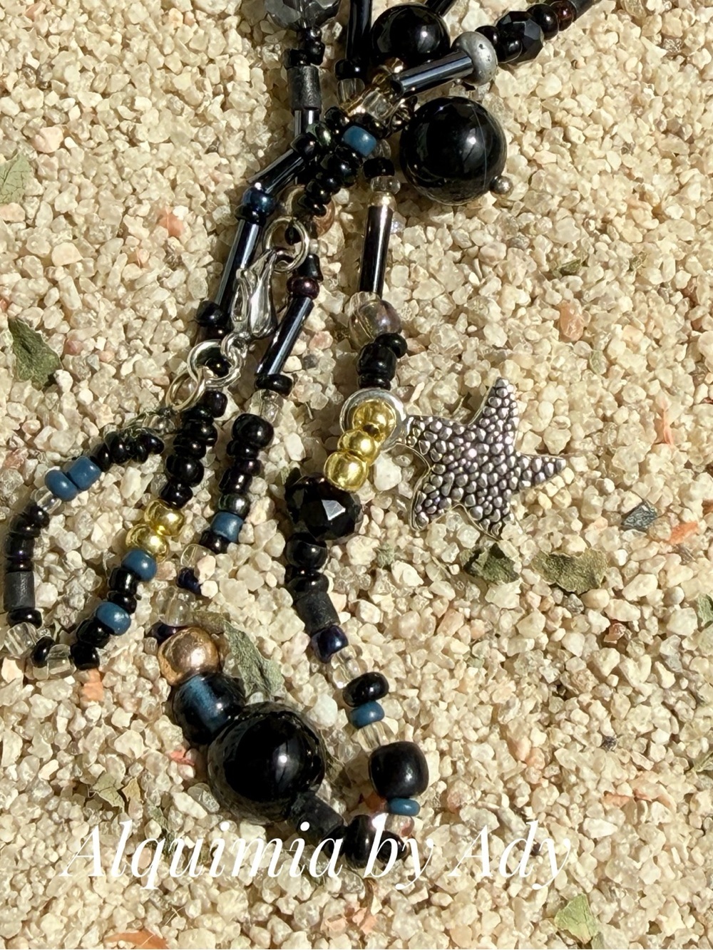 SINGLE STRAND Beaded Necklace with Silver Shell Pendant onyx